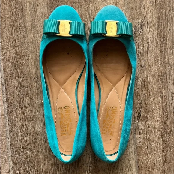 Salvatore Ferragamo Suede Flats with Bow and Gold Buckle size 9 - Picture 2 of 9